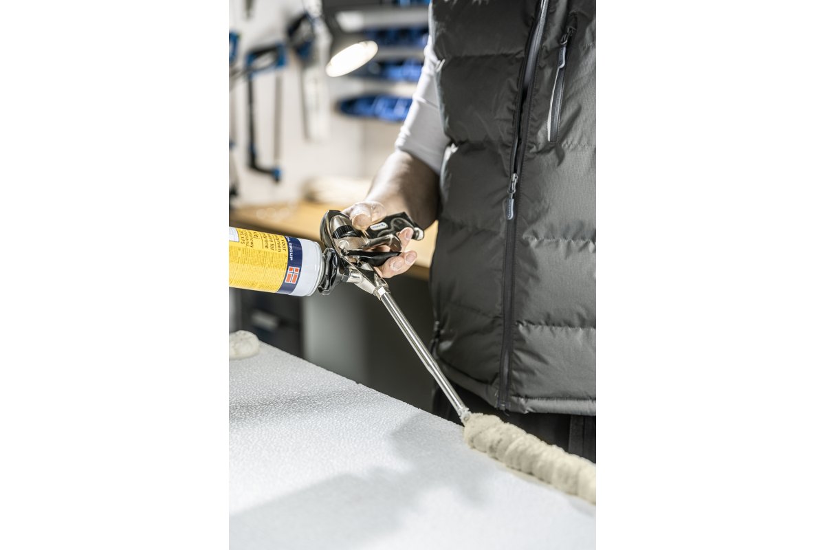 Pistole montāžas putām, HOGERT