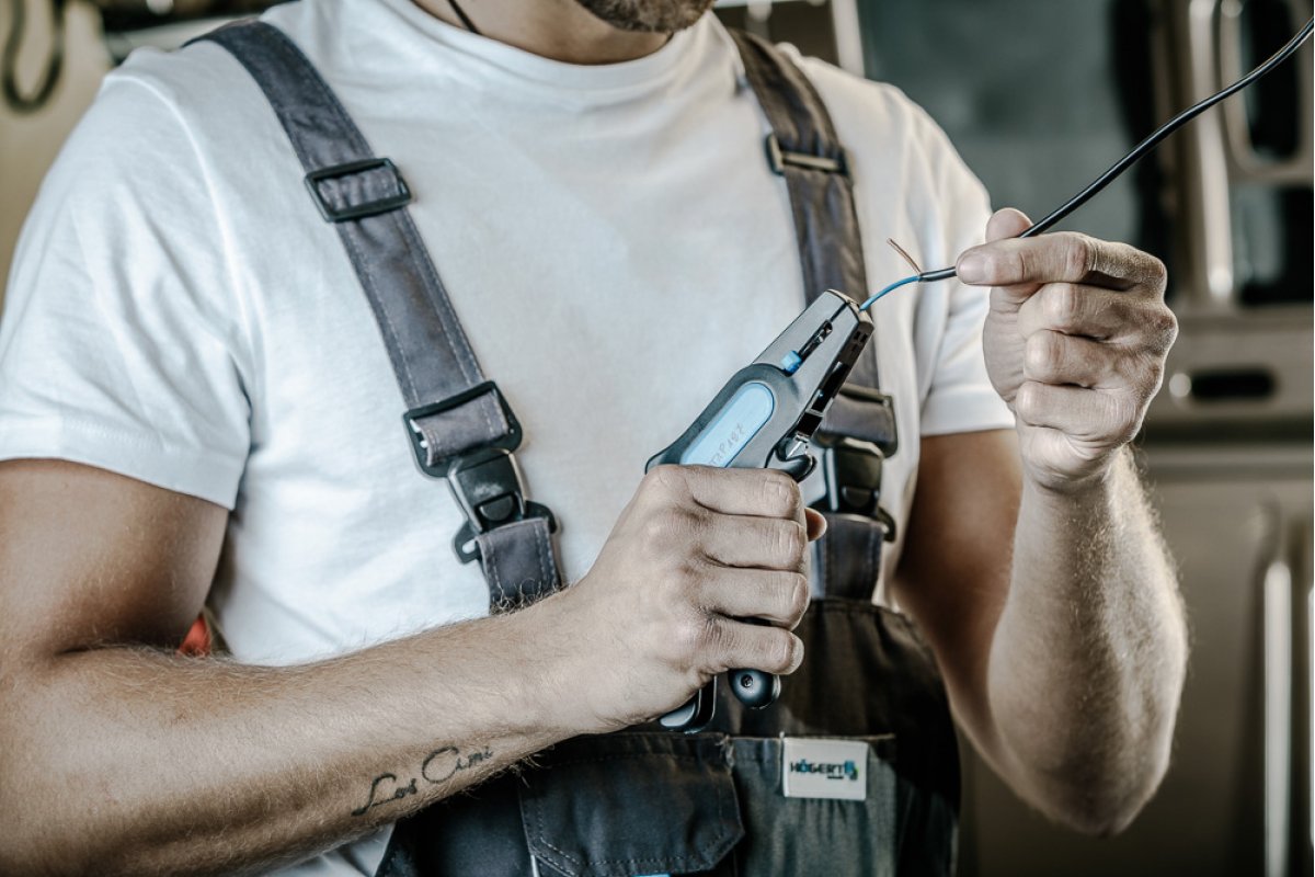 Izolācijas noņemšanas knaibles HOGERT HT1P187