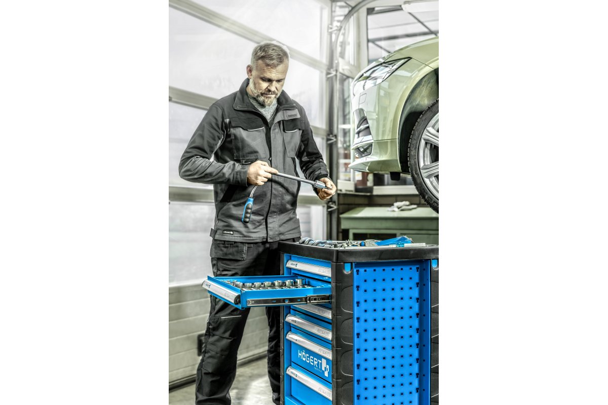 Instrumentu skapis ar 6 atvilktnēm 214(gab.) HOGERT