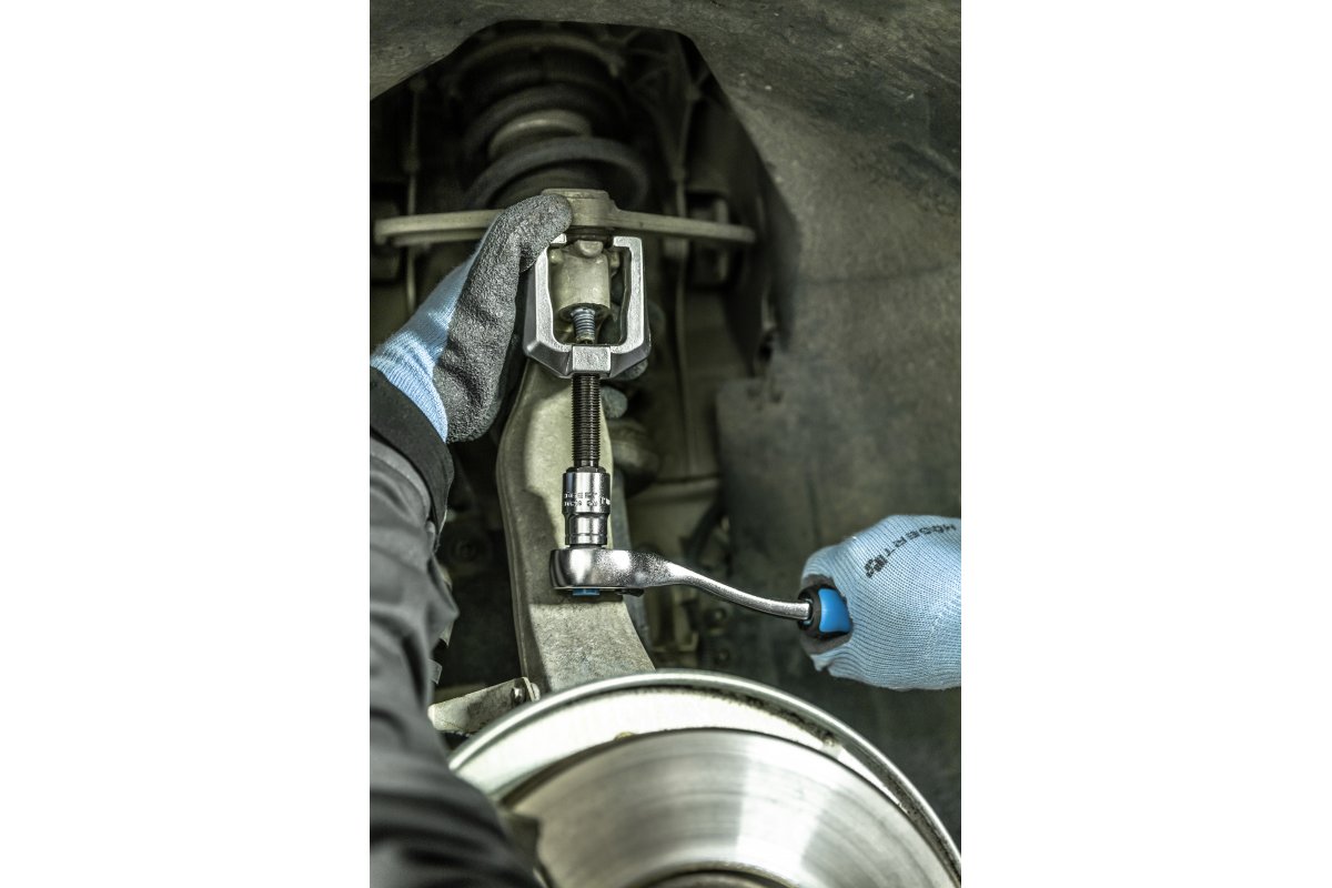 Novilcējs stūres mehānismam HOEGERT 27 x45mm