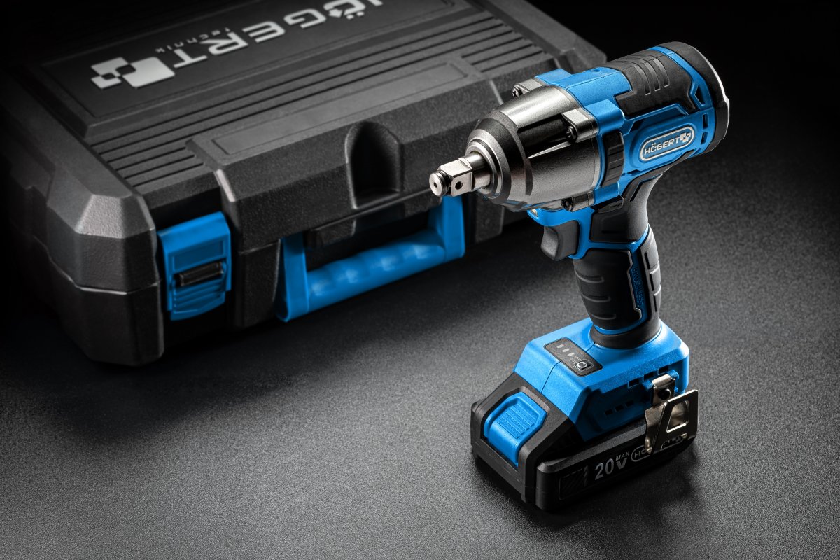 Bezvadu triecienatslēga 1/2” 400NM , 20V 2.0Ah HOEGERT HT2E200