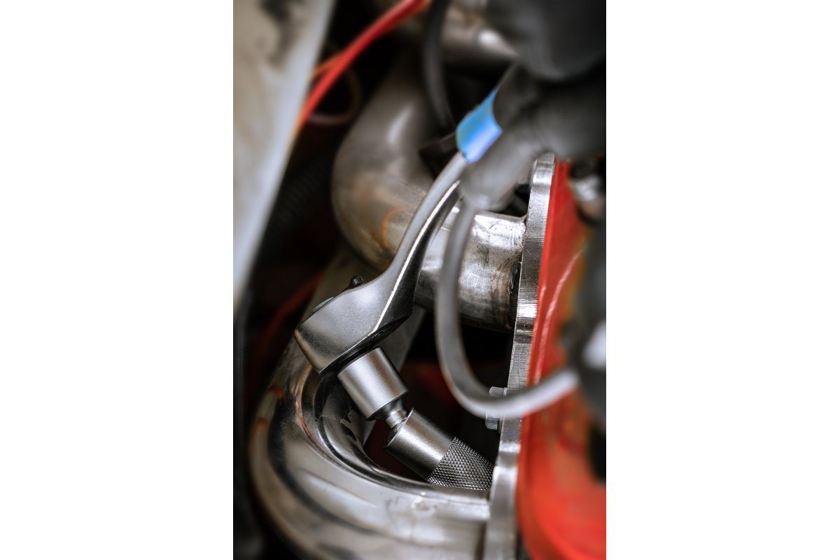 Uzgalis aizdedzes svecei HOEGERT HT1A778