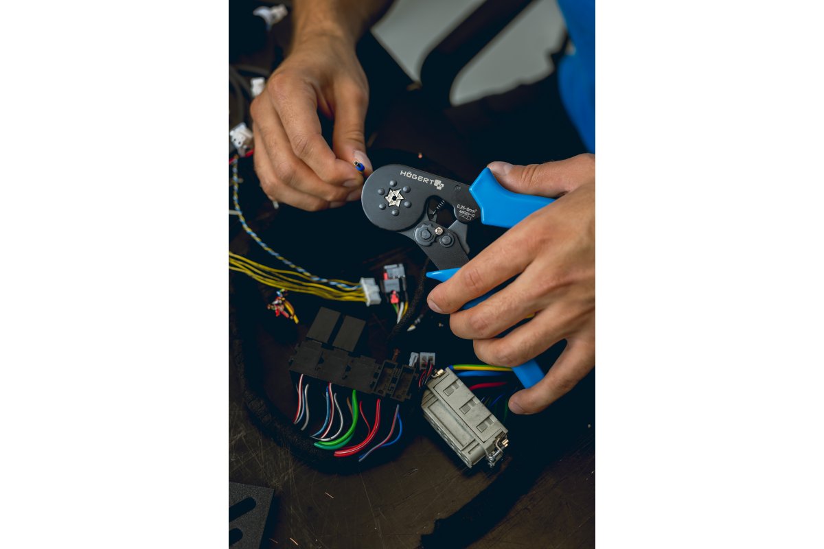 Apgriešanas knaibles plānsienu uzmavām