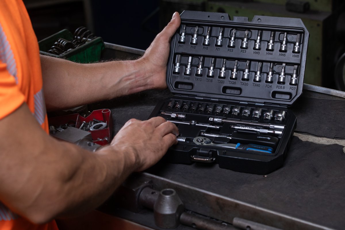 Instrumentu komplekts 1/4” 46 gab, CrV tērauds, sprūdrata rokturis 72 T