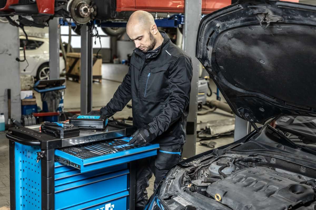 Servisa instrumentu skapis Premium, 7 atvilktnes HOGERT HT7G572 - Image 4