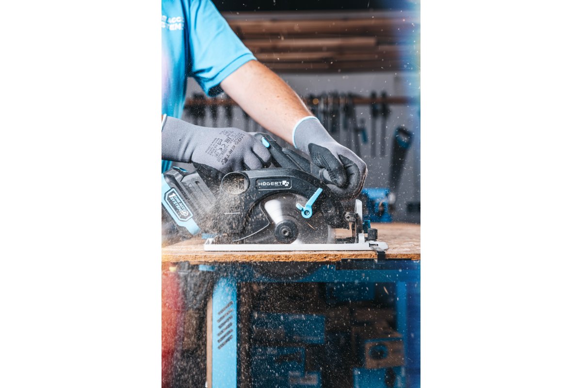 Bezvadu bezsuku ripzāģis 18V, 165 mm disks, regulējams griešanas dziļums un leņķis, HT2E235-0CS, HOGERT