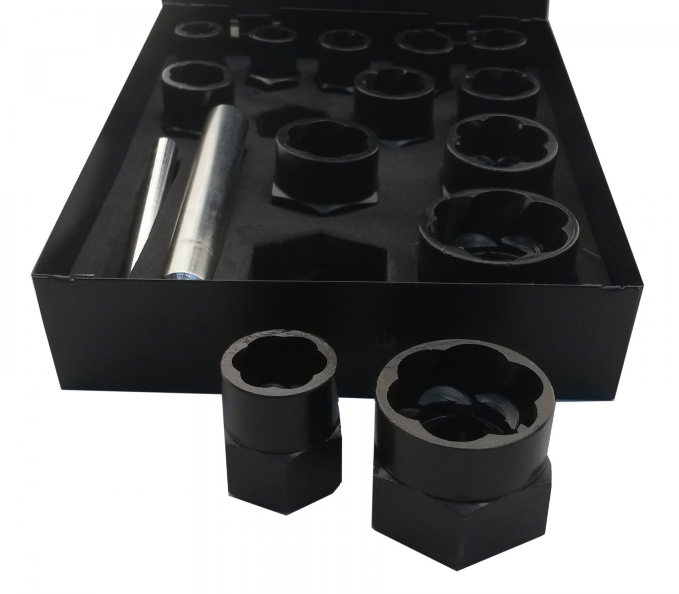 Metāla skrūvju komplekts bojātām galvām. kaste 3/8″+1/2″| 15 gab. (2408E)